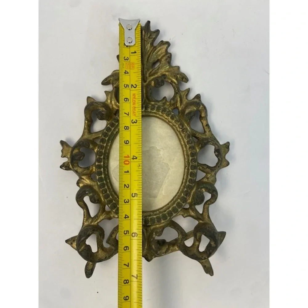 Vintage Ornate Brass Picture Frame Oval Ornate Rococo Scroll Tabletop Hong Kong